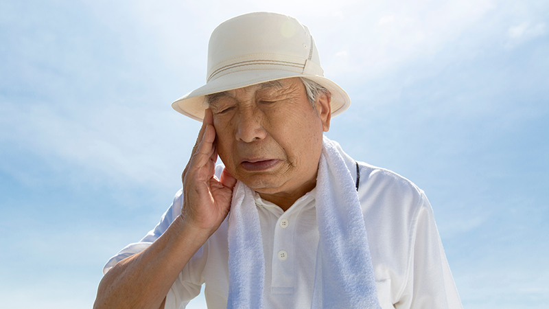 夏バテに苦しむ中高年の男性