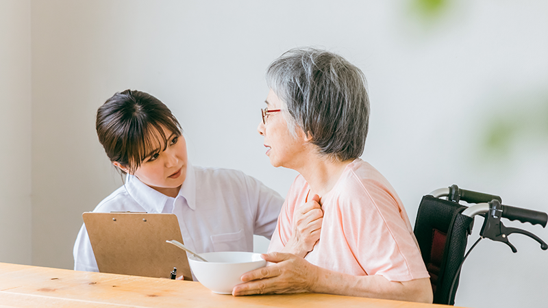 夏バテで食欲がなくなった高齢者