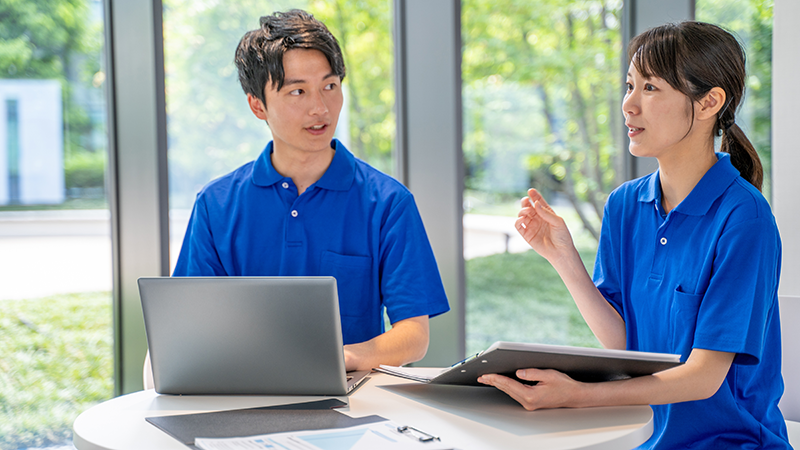 介護スタッフの打ち合わせ