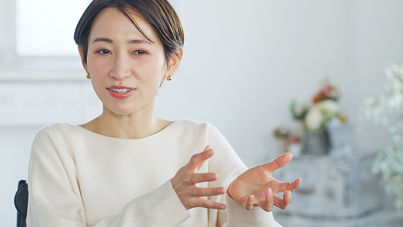 対話をする女性