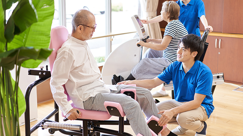 リハビリする男性