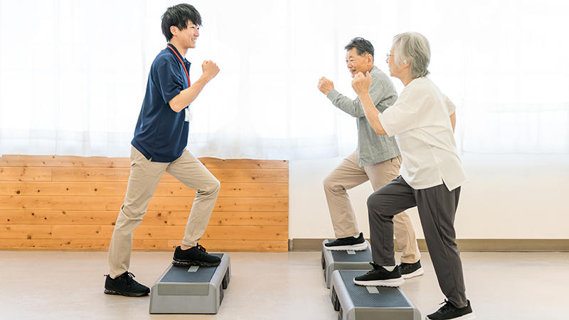 予防対策をする高齢者