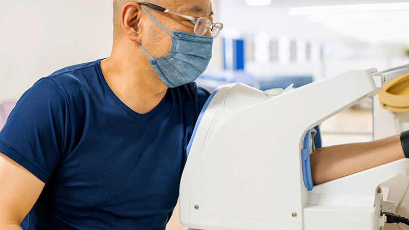 高齢者は入浴前に血圧など健康チェックをしましょう