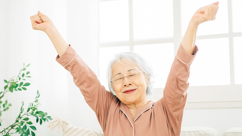 快適に起床した女性