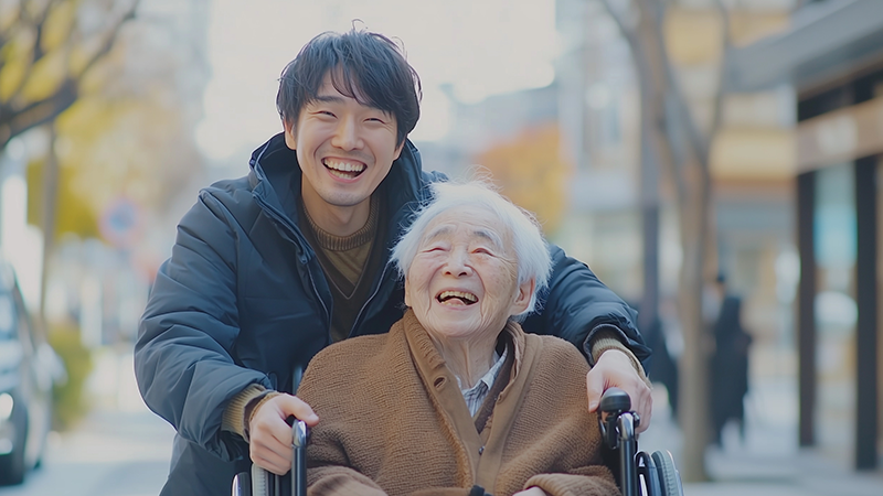 高齢の母親の付き添い介護をする一人っ子の40代男性